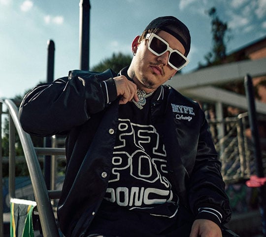 Costa Titch (1995-2023) - O rapper sul-africano Costa Titch, que tinha 27 anos, passou mal durante um show no seu país. Ele morreu pouco depois na cidade de Johanesburgo. 