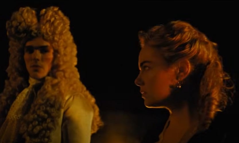 Hoult também foi ganhando destaque em filmes de drama histórico e biográfico. Em 2017, ele interpretou Sir Robert Harley em A Favorita, a aclamada sátira histórica de Yorgos Lanthimos, no qual compartilhou cena com Olivia Colman, Emma Stone e Rachel Weisz.