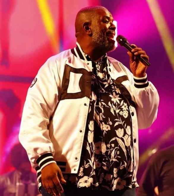 Péricles - O cantor e instrumentista paulista, ex-vocalista do Exaltasamba, fazia um show na quadra da escola de samba Grande Rio quando começou a passar mal e desmaiou. Rapidamente ele foi internado em uma clínica para exames. 