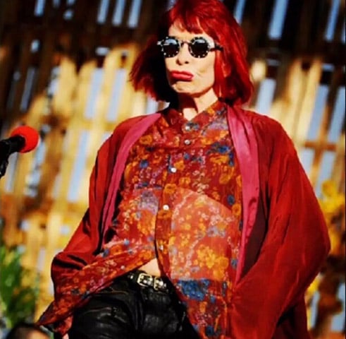 Rita Lee (1947-2023) -  A cantora paulista, que foi um dos ícones do rock brasileiro e morreu aos 75 anos, sofreu queda de pressão seguida por tontura durante um show. Ela logo foi atendida pelo centro médico.