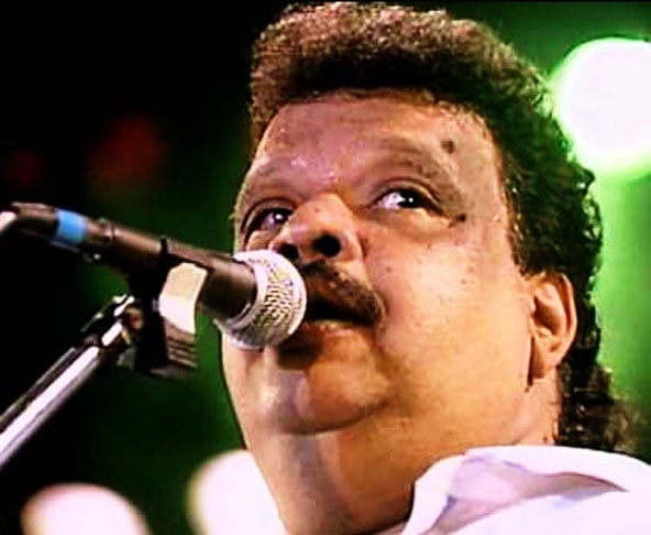 Tim Maia (1942-1998_- Um dos maiores cantores do Brasil, Tim Maia passou mal no palco do Teatro Municipal de Niterói e teve que parar o show. Ele foi internado e acabou morrendo. Tinha 55 anos. 
