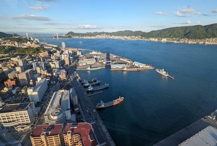 O novo baleeiro partiu para sua primeira caçada no dia 21/05/24, do porto de Shimonoseki. Ele foi alvo de protestos de ambientalistas em escala internacional 