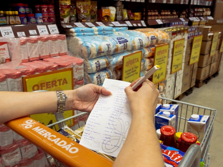 Fortaleza- CE, Brasil, 17-12-24:  O IPCA-15 da Capital registrou alta acima do &iacute;ndice nacional no mesmo per&iacute;odo de dezembro de 2025 (Foto: Lorena Louise/Especial para O POVO)