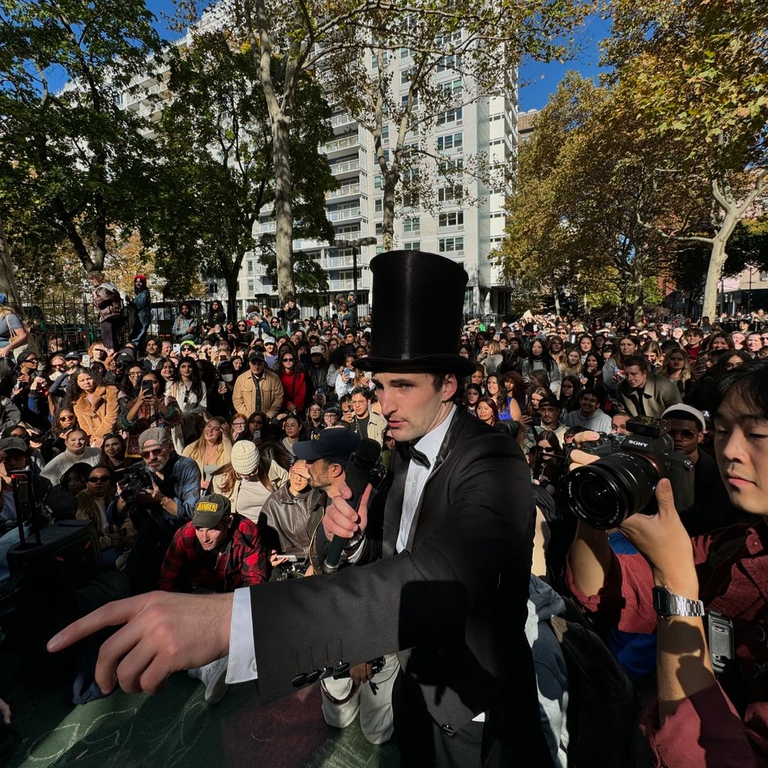 Apesar disso, o público não deixou de curtir o evento. Passamos 30 minutos analisando cada um dos Timothées [...] A partir daí, deixei os jurados escolherem os cinco finalistas, disse o youtuber.