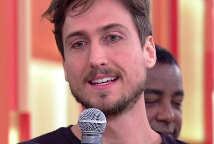 Tem um risco, mas eu não tomo decisões fundamentais na minha vida com base no retorno financeiro. O fundamental é realmente ter um um nome que me lembra que eu posso ser muitas coisas, destacou o ator sobre a mudança de nome.