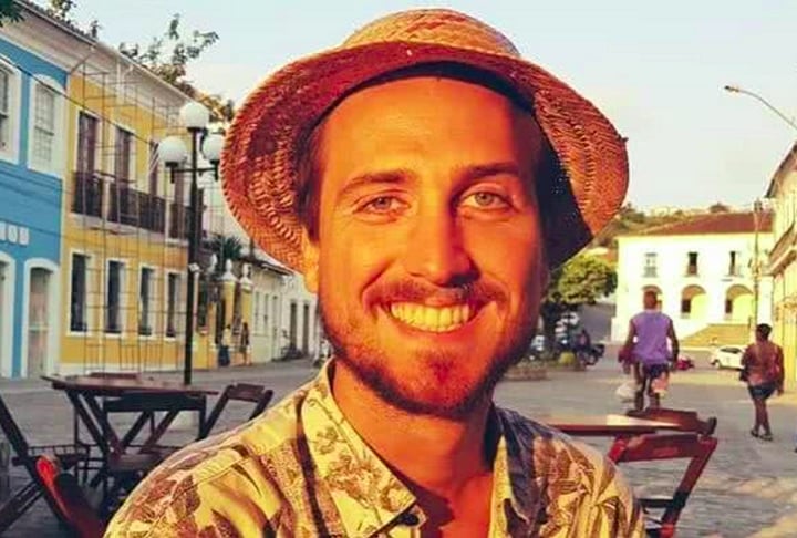 Natural do Rio de Janeiro, Angel Ferreira (antes Igor Angelkortez) tem 36 anos e fez curso de atuação na Casa das Artes de Laranjeiras.