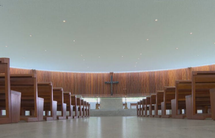 A Paróquia Sagrada Família, localizada na região de Park Way, é uma obra inspirada no legado de Oscar Niemeyer e Lúcio Costa. 