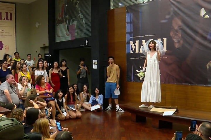 Entre as 30 candidatas, havia participantes concorrendo pelo humor, atuação e semelhança física — tinha até um homem. O evento contou com sete jurados, incluindo a organizadora.