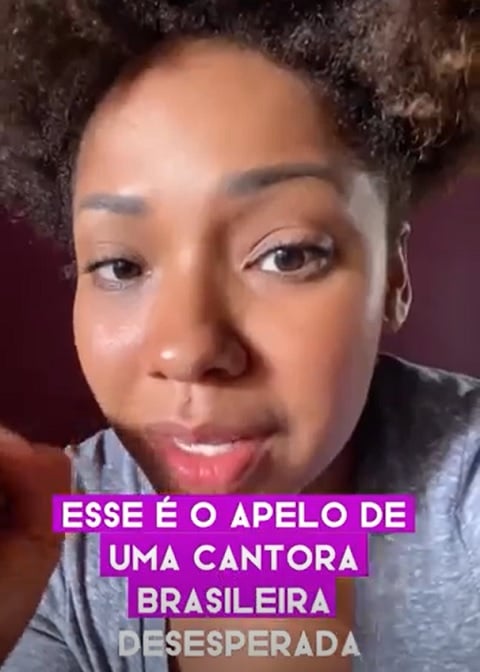 “Esse é o apelo de uma cantora brasileira desesperada, disse ela. Isso me deixa muito assustada porque, como todos me conhecem, eu sou a ‘Whitney brasileira’. Só que como vem agregado, eu sou brasileira”, desabafou.