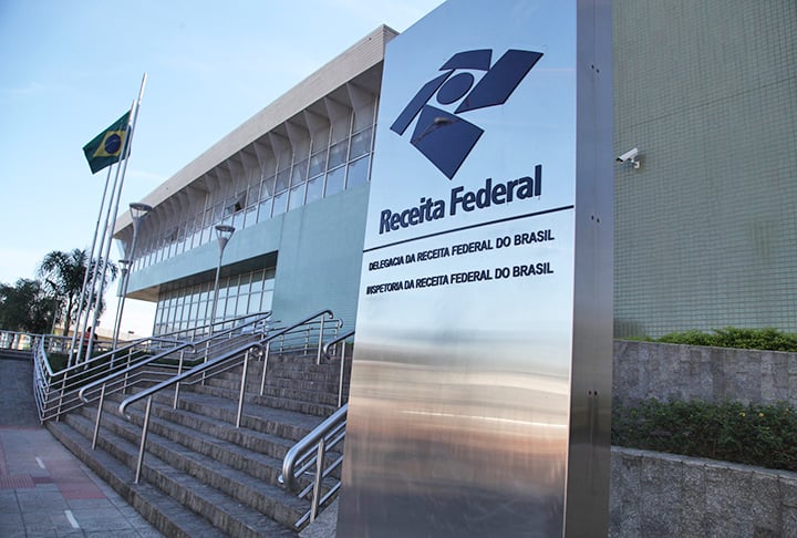 Ao todo, 22 CNPJs já foram suspensos e a apreensão de cigarros eletrônicos pela Receita Federal alcançou a cifra de R$ 240 milhões, quase quatro vezes mais do que os R$ 63 milhões do ano passado.
