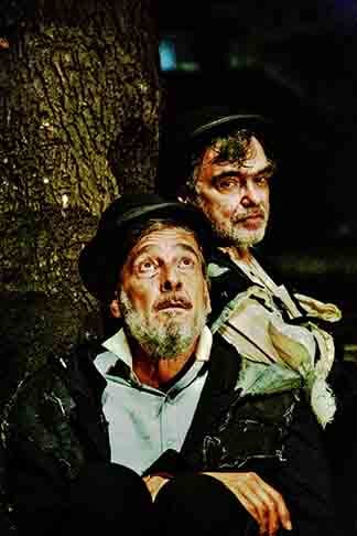 O ator está em cena com a peça Esperando Godot. Nela, Borges e o ator Marcelo Drummond vivem dois palhaços desesperançosos. Vladimir e Estragão se encontram no fim do mundo, enquanto esperam pela salvação de uma entidade divina, porém desconhecida.