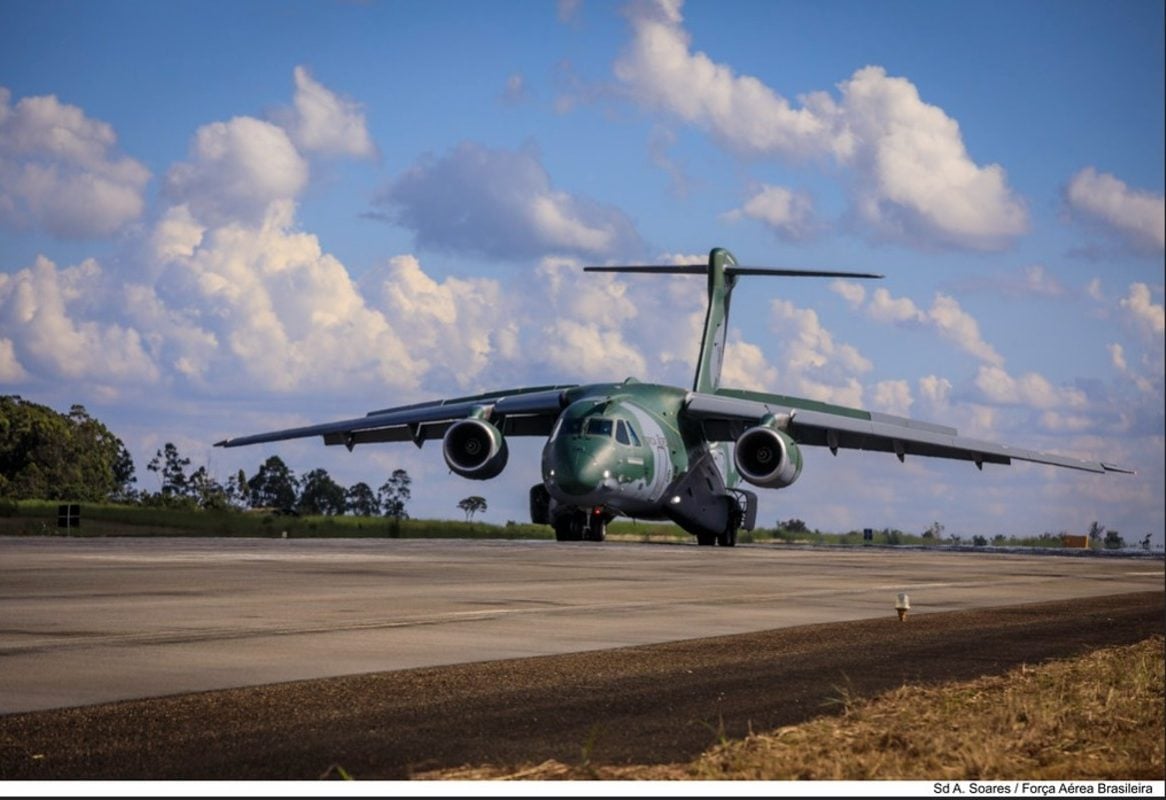 De acordo com o levantamento da empresa, no Brasil há 195 helicópteros, 46 caças, 206 aviões de treinamento, 111 de transporte, 72 de ataque, 24 de missão especial e dois aviões-tanque.