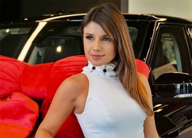 Ela começou a carreira ainda na adolescência. E tornou-se conhecida por seu estilo musical que mescla o sertanejo com elementos do pop e da música romântica.