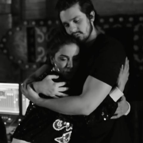 Luan também lançou Eu, Você, o Mar e Ela (2016), 2050 (2018), Quando a Bad Bater (2019) e Asas (2020), entre outras. Em 2016, Luan Santana lançou RG, uma parceria com Anitta, que foi para o álbum 1977.