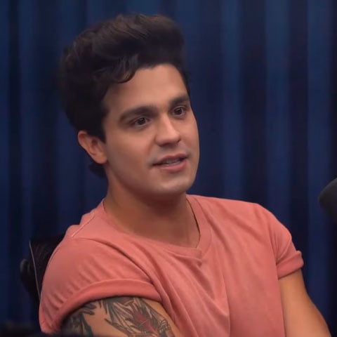 Luan Rafael Domingos Santana nasceu em 13 de março de 1991 em Campo Grande (MS). Porém, ele já morou em cidades como Manaus, Maringá (PR) e Ponta Porã (MS), por conta do emprego do pai, Amarildo, que trabalhava como bancário, mas tornou-se empresário do filho.