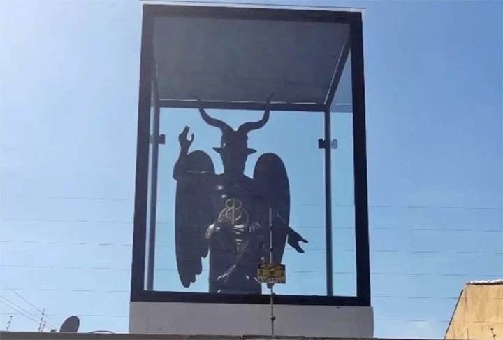 A criatura simbólica apareceu como um ídolo pagão em transcrições do julgamento da inquisição dos Cavaleiros Templários no início do século 14. E até hoje causa dúvidas e discussões sobre seu significado e sua origem. 