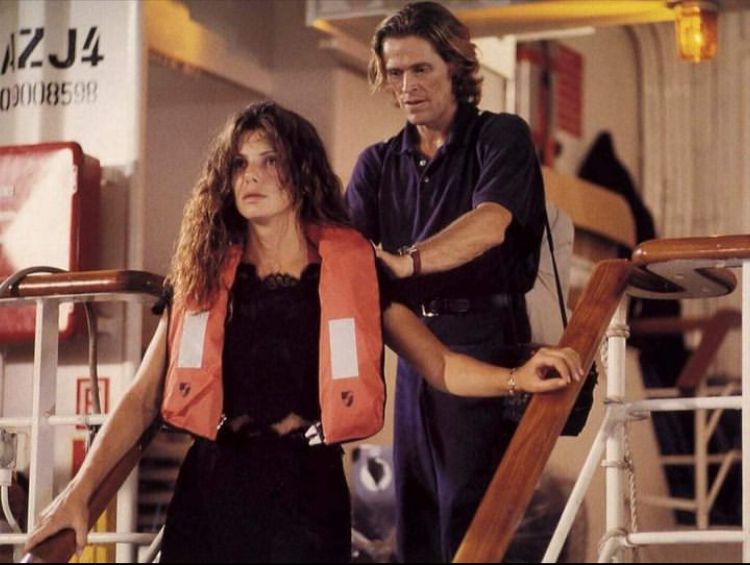 Sandra Bullock não gostou do resultado de  “Velocidade Máxima 2” (1997). Ela topou participar do filme, mas disse que se arrependeu. Vale lembrar que Keanu Reeves, parceiro no primeiro filme, não entrou nesse pressentindo o desastre.