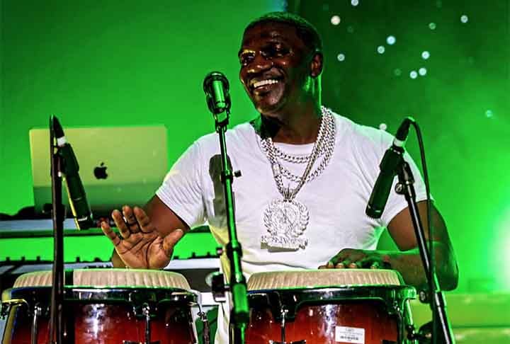 “Nicole é minha ex-namorada, claro que me lembro dela. Eu fiquei surpreso quando as pessoas no Brasil descobriram nosso relacionamento”, afirmou o rapper, que conheceu a brasileira em 2010, quando fez um show no Rio de Janeiro.
