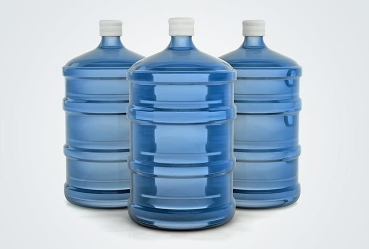 A água mineral traz diversos benefícios ao organismo. Dentre eles, estão o fortalecimento do sistema imunológico, tonificação da estrutura óssea, otimização do trânsito intestinal e a hidratação do cérebro e da pele. Existem diversos tipos delas, com indicações para saúde.