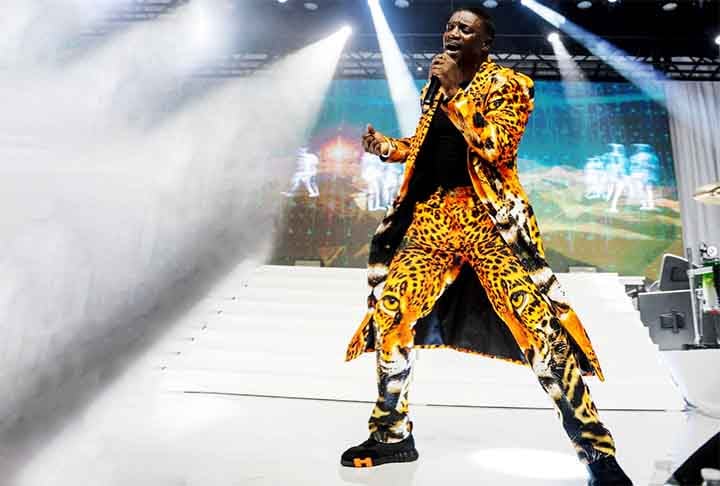 Em entrevista ao jornal “Extra”, Akon fez uma declaração de amor ao Brasil antes de embarcar para o Rock in Rio: “É um dos meus países favoritos para fazer show. Minha família e eu estamos ansiosos para passar uns dias aí. Separamos uns cinco dias extras e vão ser nossas miniférias.
