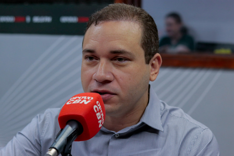 FORTALEZA, CEARÁ, BRASIL, 19-12-2024: Haroldo Martins, diretor de futebol do Ceará, participa do Esportes do Povo no estúdio da Rádio O POVO CBN. (Foto: Samuel Setubal/ O Povo)