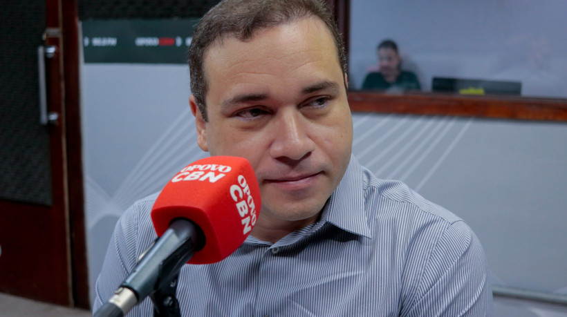 FORTALEZA, CEARÁ, BRASIL, 19-12-2024: Haroldo Martins, diretor de futebol do Ceará, participa do Esportes do Povo no estúdio da Rádio O POVO CBN. (Foto: Samuel Setubal/ O Povo)