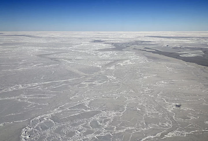 O A23a chamou a atenção de cientistas e da mídia ao deixar a área do Mar de Weddell e ir em direção ao Oceano Antártico. Até aquele momento, o iceberg estava preso no fundo do mar desde que se desprendeu da plataforma de gelo Filchner, em 1986.