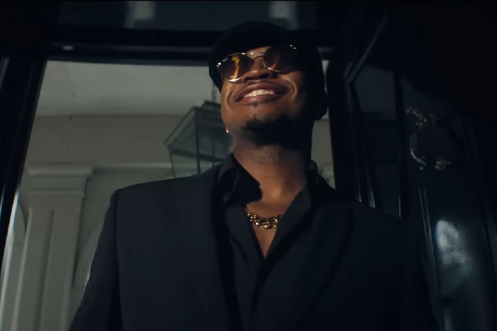 A faixa cheia de sensualidade vem seguida do lançamento da música 2 Million Secrets e uma apresentação no 2024 Dr. Pepper Big 12 Championship Game, um dos maiores eventos do futebol americano.