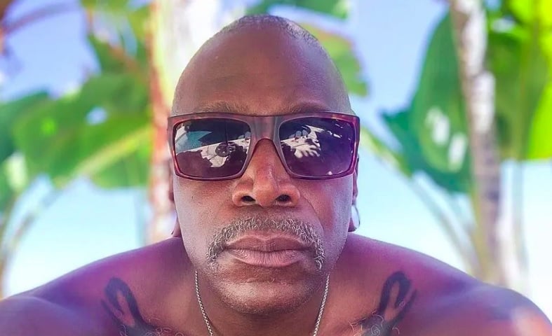 Em agosto/24, o vocalista do Sepultura, Derrick Green, comentou sobre a saída do baterista e disse ter ficado em choque quando soube da notícia.