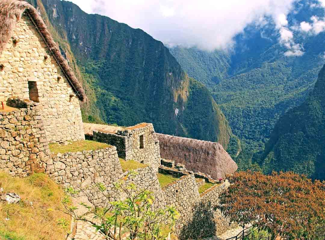 Entre seus generais, estavam Hualpa Yupanqui, Parinango, Curi Paucar e Coya Topa. Eles foram atacados em dois grupos, sendo o primeiro em Chuquichaca, enquanto a segunda coluna, comandada por Arias de Sotelo, atacou por Curahuasi. 