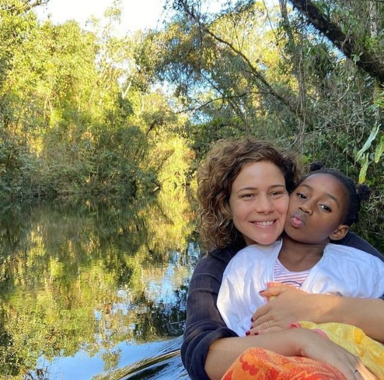 Leandra Leal - A atriz faz questão de dizer que faz de tudo para que Júlia, sua filha adotiva, seja forte e guerreira na vida. Um belo exemplo!