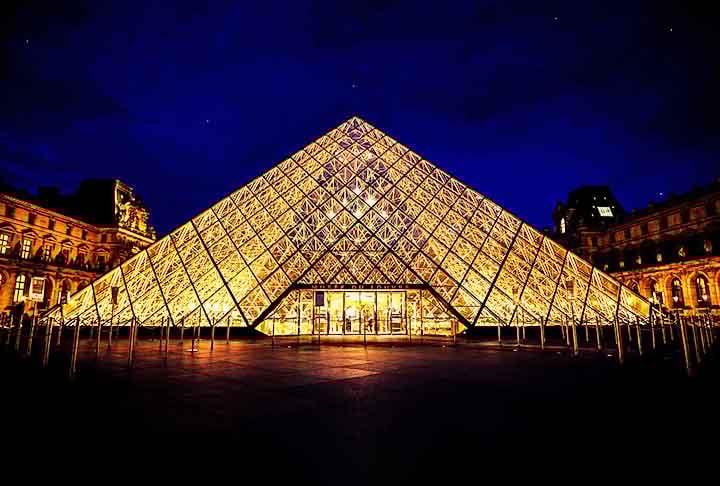 Algumas cidades são renomadas pela produção de vidros artísticos, utilitários ou arquitetônicos. O vidro chama atenção pela delicadeza e pelo aspecto cristalino. Está em algumas das mais chamativas obras do mundo, como a pirâmide em frente ao Museu do Louvre, em Paris. Veja cidades que são referência em vidros. 
