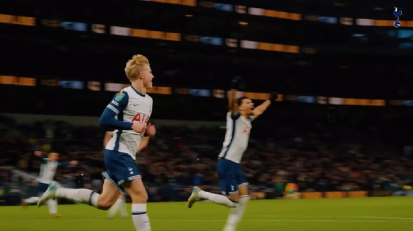 Son faz gol olímpico contra o Manchester United na Copa da Liga; bastidores