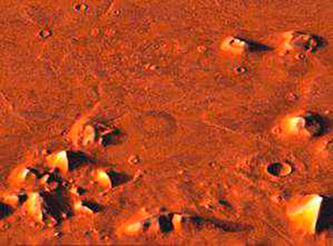 Essa formação fica numa região do planeta vermelho que se chama Cydonia Mensae, numa área localizada no hemisfério norte de Marte.