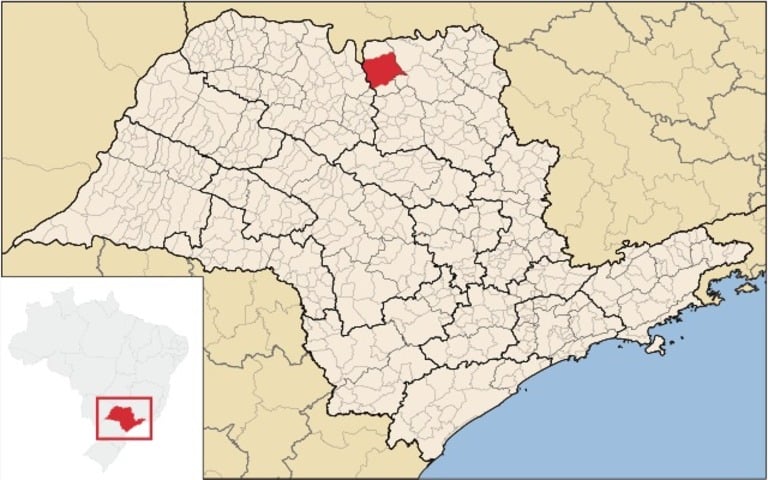 A cidade foi fundada em 1854 e surgiu como um ponto de parada para tropeiros e boiadeiros que cruzavam o Rio Tietê. 