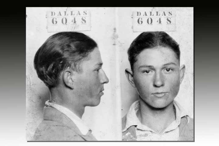 Nascido em uma família pobre de pequenos fazendeiros, Clyde começou seu envolvimento com a polícia e o crime desde cedo. Aos 16 anos, foi preso pela primeira vez ao fugir de um policial quando interpelado a respeito de um carro alugado em sua posse. Ele não havia devolvido à locadora no prazo. 