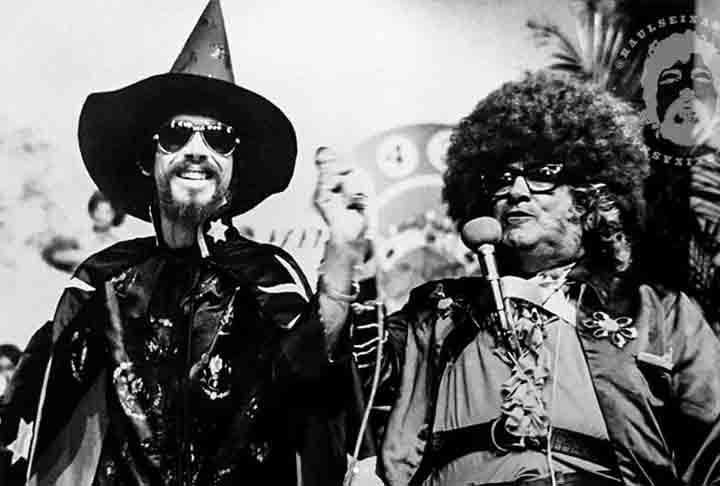 Em 1977, Raul lançou o álbum “O Dia Em que a Terra Parou”, que traz “Maluco Beleza”, uma das músicas mais regravadas do artista. 
