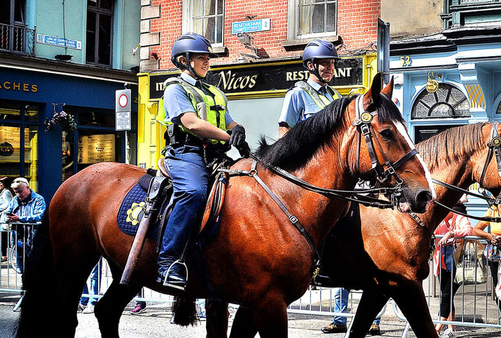 Na Irlanda, os habitantes trabalham em média 35,6 horas por semana. 