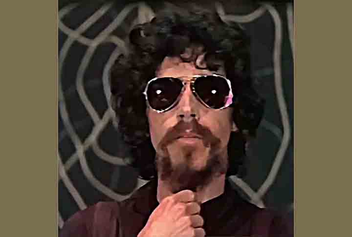 Nessa época, Raul Seixas e Paulo Coelho criaram a Sociedade Alternativa, inspirada na doutrina do bruxo inglês Aleister Crowley. Um dos lemas, “Faça o que tu queres, pois é tudo da lei”, virou verso de música sobre a tal sociedade. 
