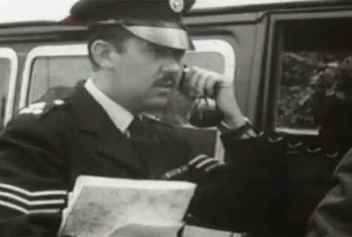 Para isso, Reynolds utilizou um dispositivo que adulterou as luzes do semáforo, o que fez o trem parar abruptamente.
