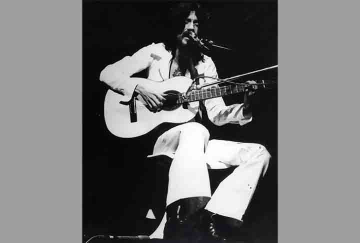 O artista baiano teve duas canções classificadas para a final, “Eu Sou Eu, Nícuri É o Diabo”, interpretada por Lena Rios e Os Lobos, e “Let Me Sing, Let Me Sing”, em que Raul contagiou a plateia com sua performance no Maracanãzinho. 
