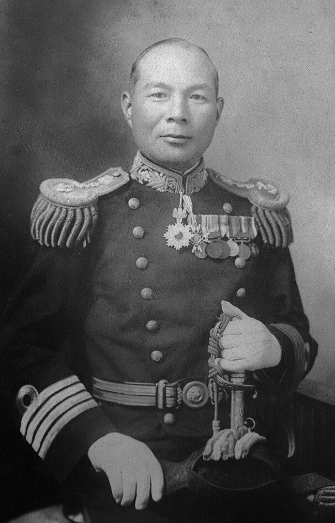 E, com o fim da guerra e a rendição do Japão, o almirante Matome Ugaki tornou-se também um kamikaze, horas após o anúncio do fim do conflito, e se matou. 