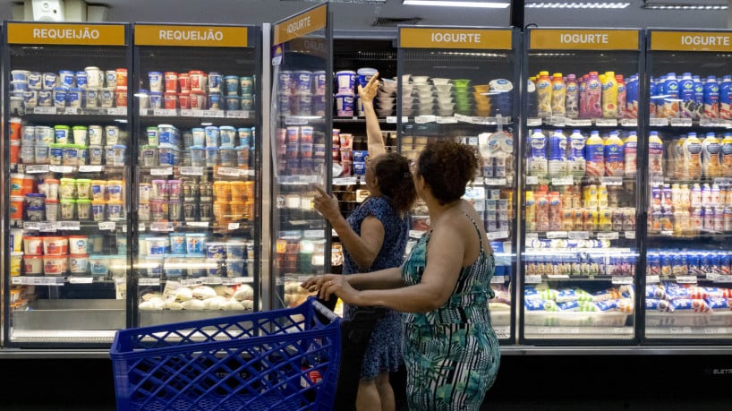 Serviços não demonstrou variação significativa no período que apontou desaceleração


















 