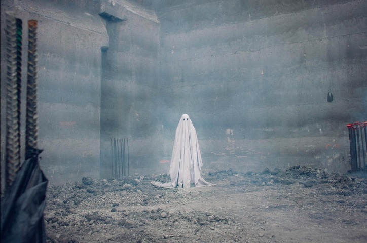 No cinema, existem filmes com temática espírita que incorporam conceitos religiosos de maneira tão sutil nos roteiros que pode fazer com que o público nem perceba tal abordagem. Outros são voltados para esse tema de forma explícita.  Veja alguns 