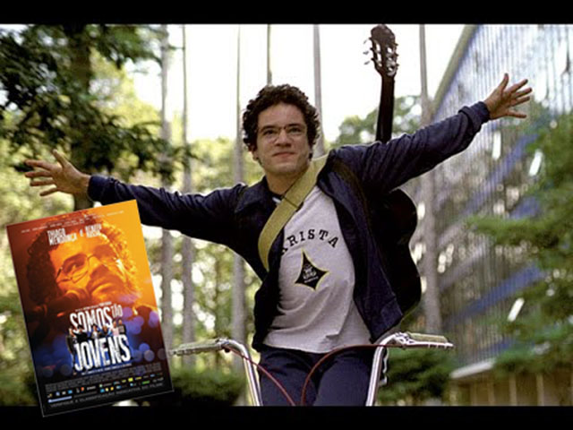 Somos Tão Jovens (2011), de Antonio Carlos da Fontoura. Mais um filme baseado na obra de Renato Russo. O longa conta sobre a vida do artista e o título se refere à música Tempo Perdido.  Thiago Mendonça encarna Renato Russo.