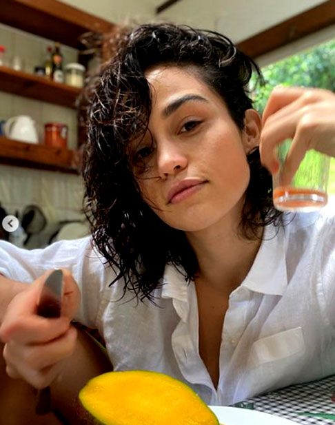 Nanda Costa - A atriz nascida em Paraty, no Sul Fluminense, é neta de uma descendente de libaneses e adora comida árabe. A avó costuma fazer arroz com lentilha que Nanda adora, principalmente se colocar ovo frito em cima.  