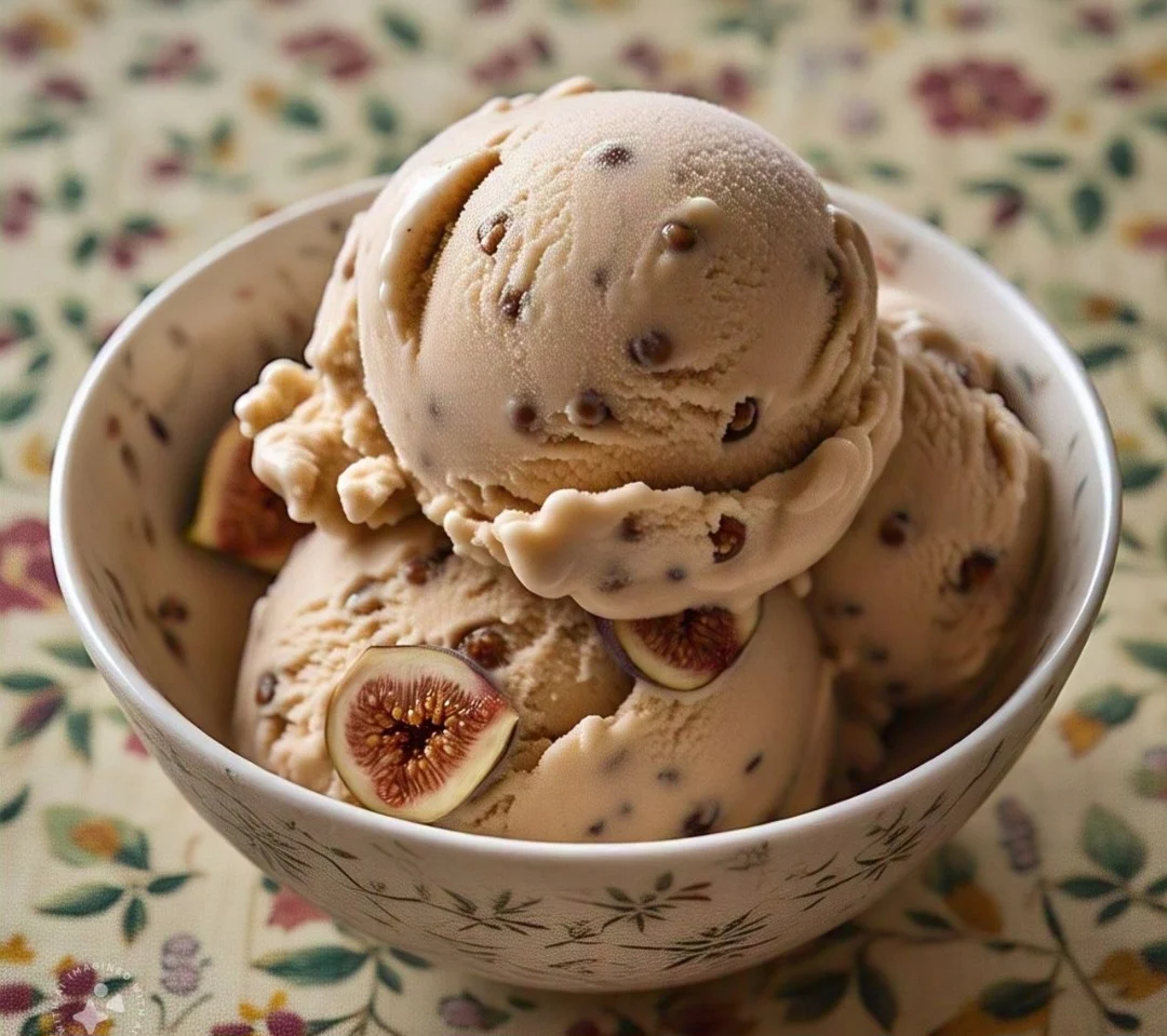 Em território brasileiro, o Natal acontece durante o verão, geralmente com um calor intenso em várias regiões e estados. Com isso, o sorvete é uma ótima opção para se refrescar, e o figo pode ser um dos ingredientes. 