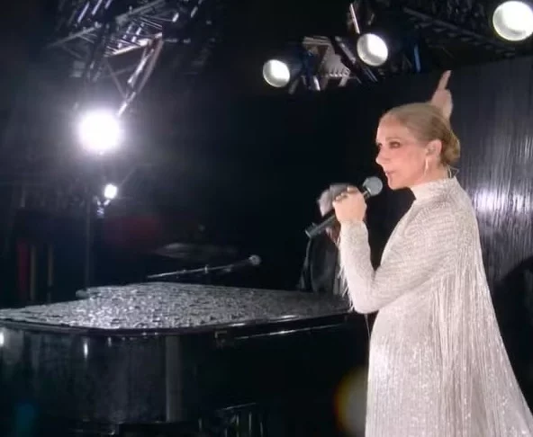 A torre teve destaque na paisagem dos Jogos Olímpicos de Paris e foi o local onde a cantora Celine Dion, na cerimônia de abertura, emocionou o público com uma apresentação impecável apesar da doença que ela enfrenta. 