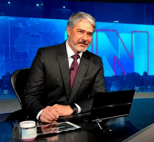 William Bonner - O jornalista paulista se chama William Bonemer Junior. Seu pai, William, falecido em 2016, e sua mãe, Maria Luisa, morta em 2019, eram filhos de imigrantes libaneses. 