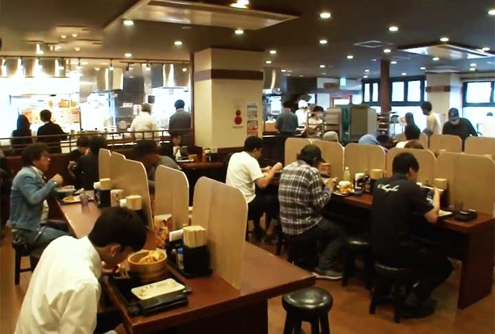 “Gostaria que a Toridoll competisse em escala global”, declarou Awata, de 62 anos. Ele tem três filhos, mas nenhum se envolveu com os negócios do pai. 
